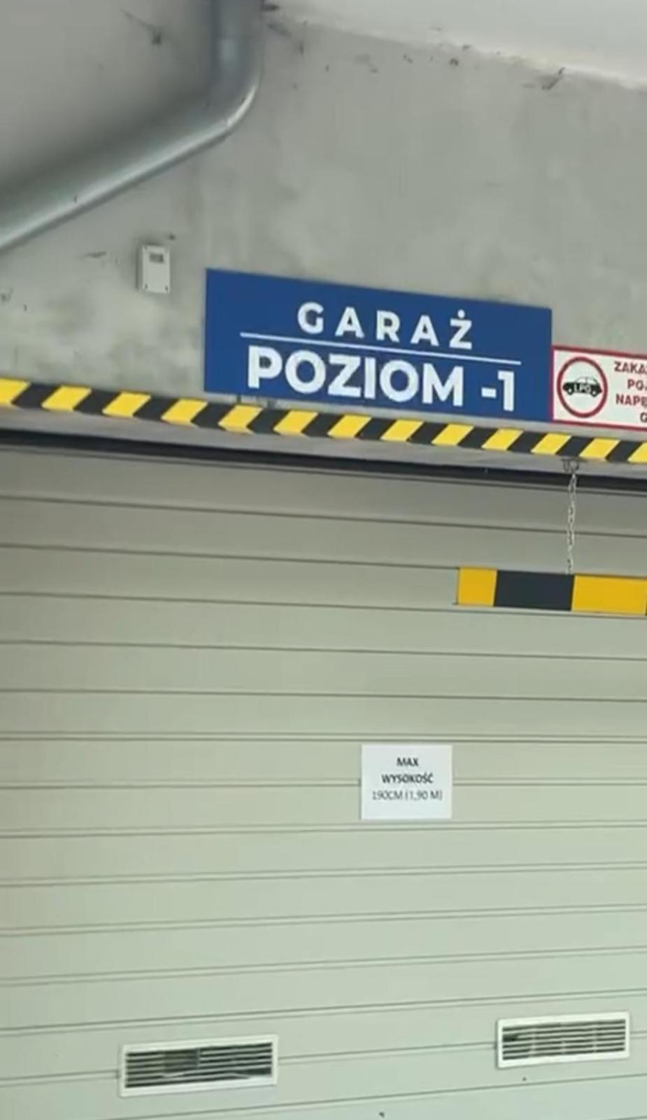 Srodkowa Widok Na Las 2 Pietro Garaz Gratis شكلارسكا بوريبا المظهر الخارجي الصورة